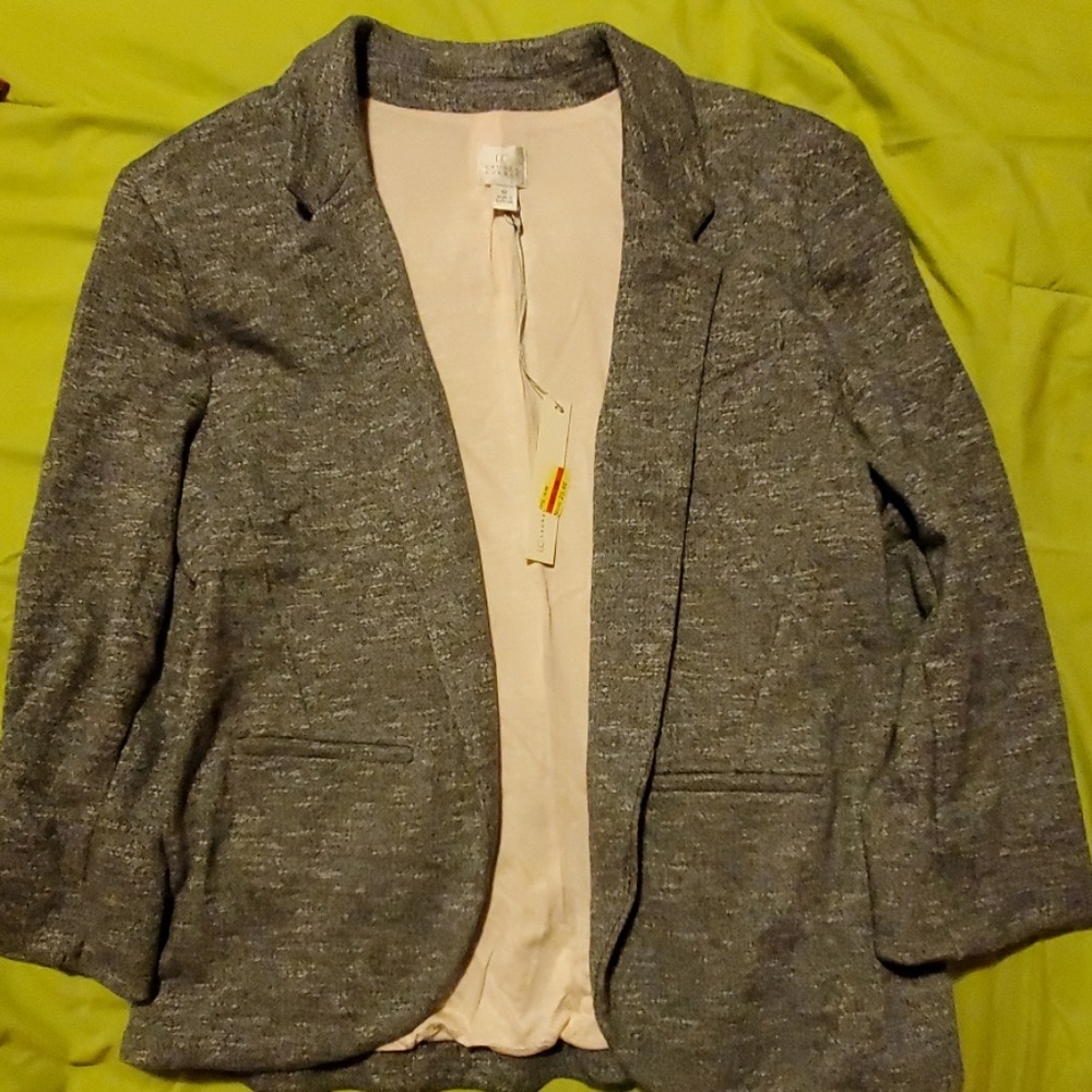 3 quarter sleeve blazer.
